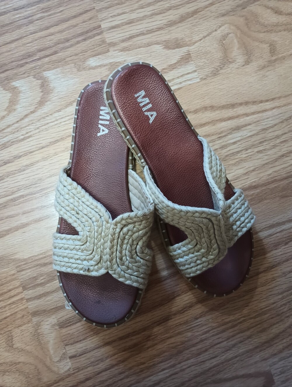 Mia Sandals. Worn Once. Braided Fabric. Beige. Women's 9